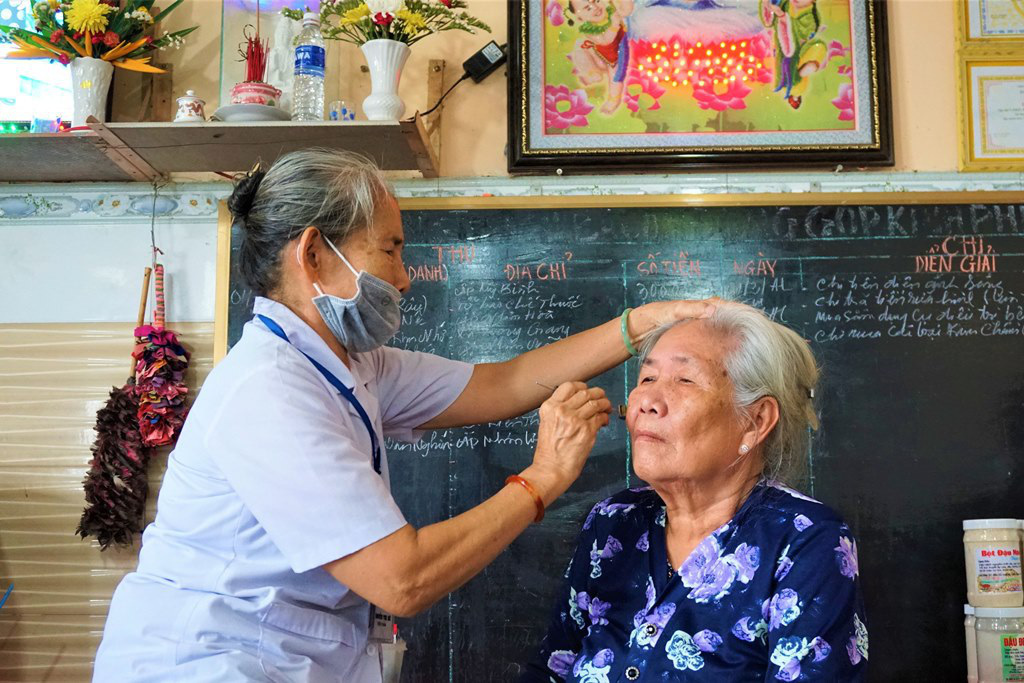 &quot;Làng trường thọ&quot;, các cụ U90 sống khỏe, rủ nhau đi làm từ thiện - Ảnh 2.