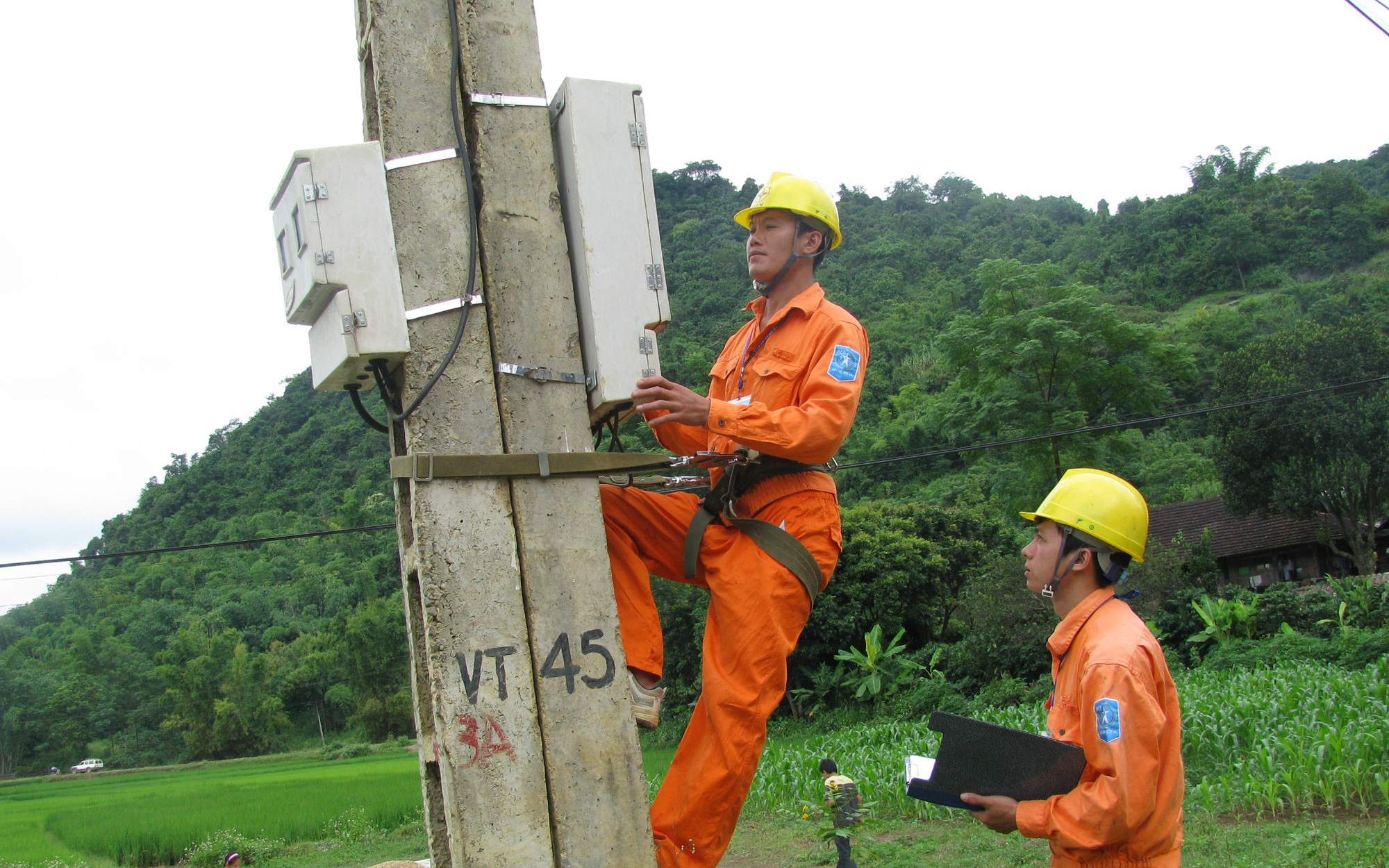 Tiếp nhận lưới điện hạ áp nông thôn: Người dân chịu thiệt thòi, HTX vẫn từ chối bàn giao (Bài 2)