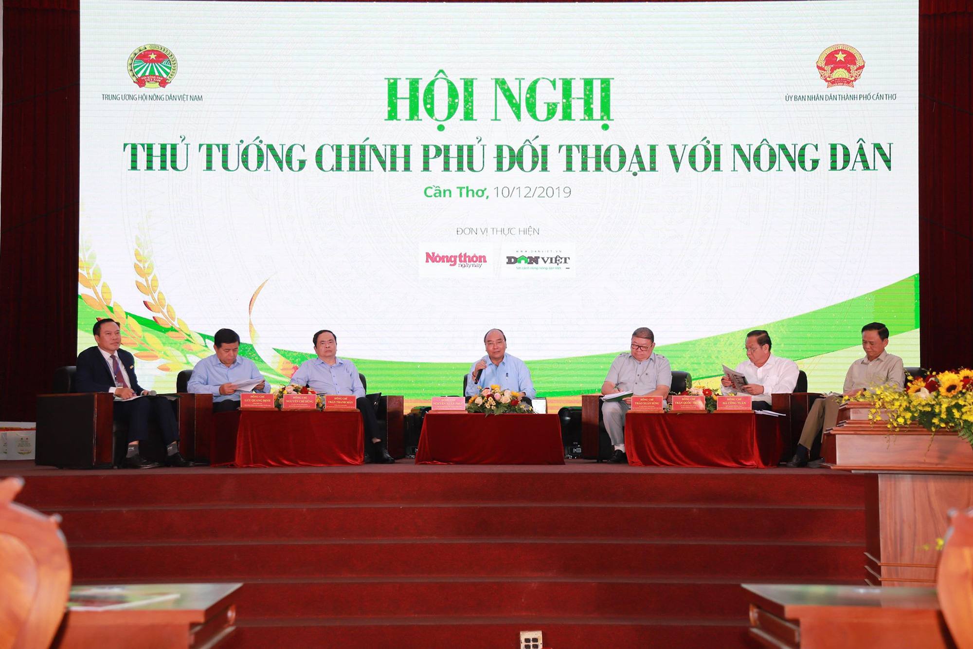 Dấu ấn Thủ tướng Nguyễn Xuân Phúc và 3 lần trực tiếp đối thoại với nông dân - Ảnh 2.