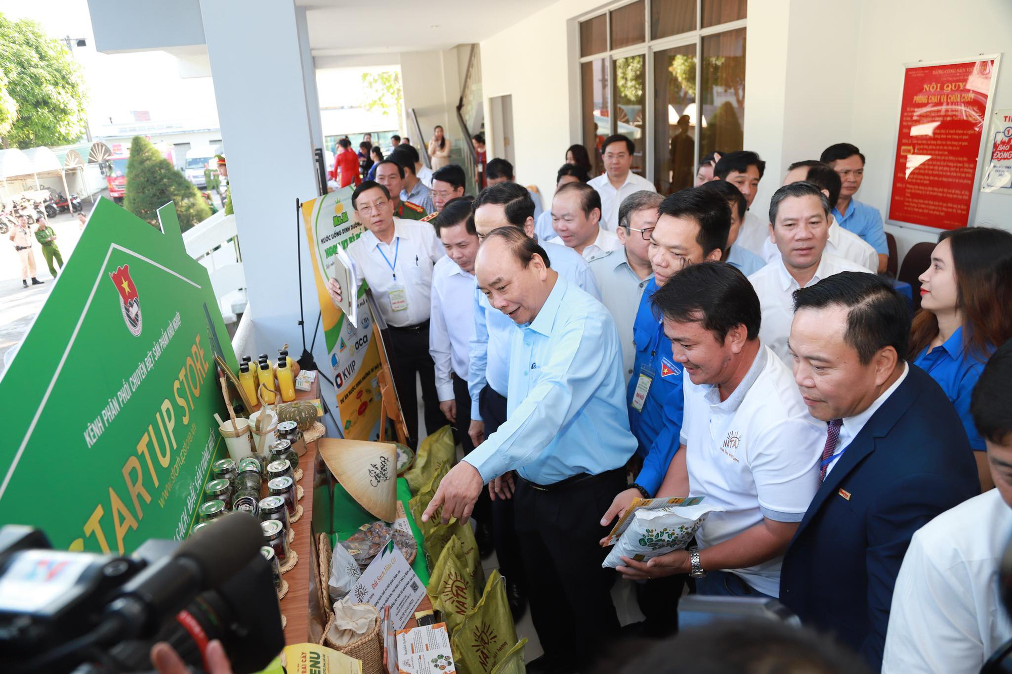 Thủ tướng Nguyễn Xuân Phúc và 3 lần trực tiếp đối thoại với nông dân - Ảnh 4.