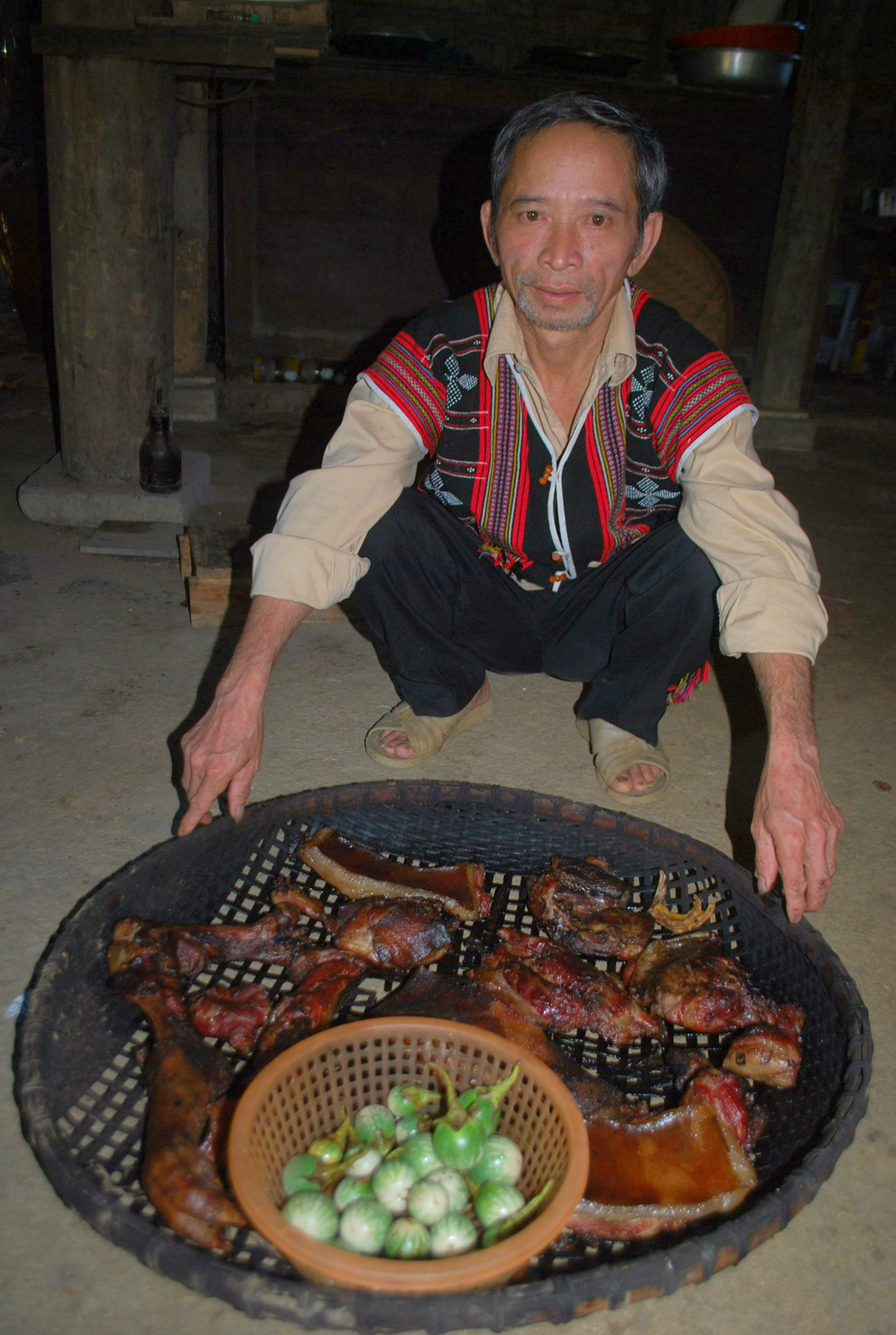 Kể chuyện làng: Lên Trường Sơn ăn món cà đắng của người Cơ Tu - Ảnh 2.