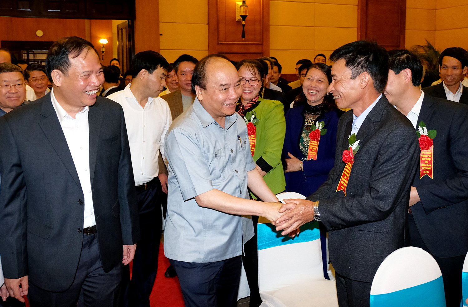Thủ tướng Nguyễn Xuân Phúc và 3 lần trực tiếp đối thoại với nông dân - Ảnh 2.