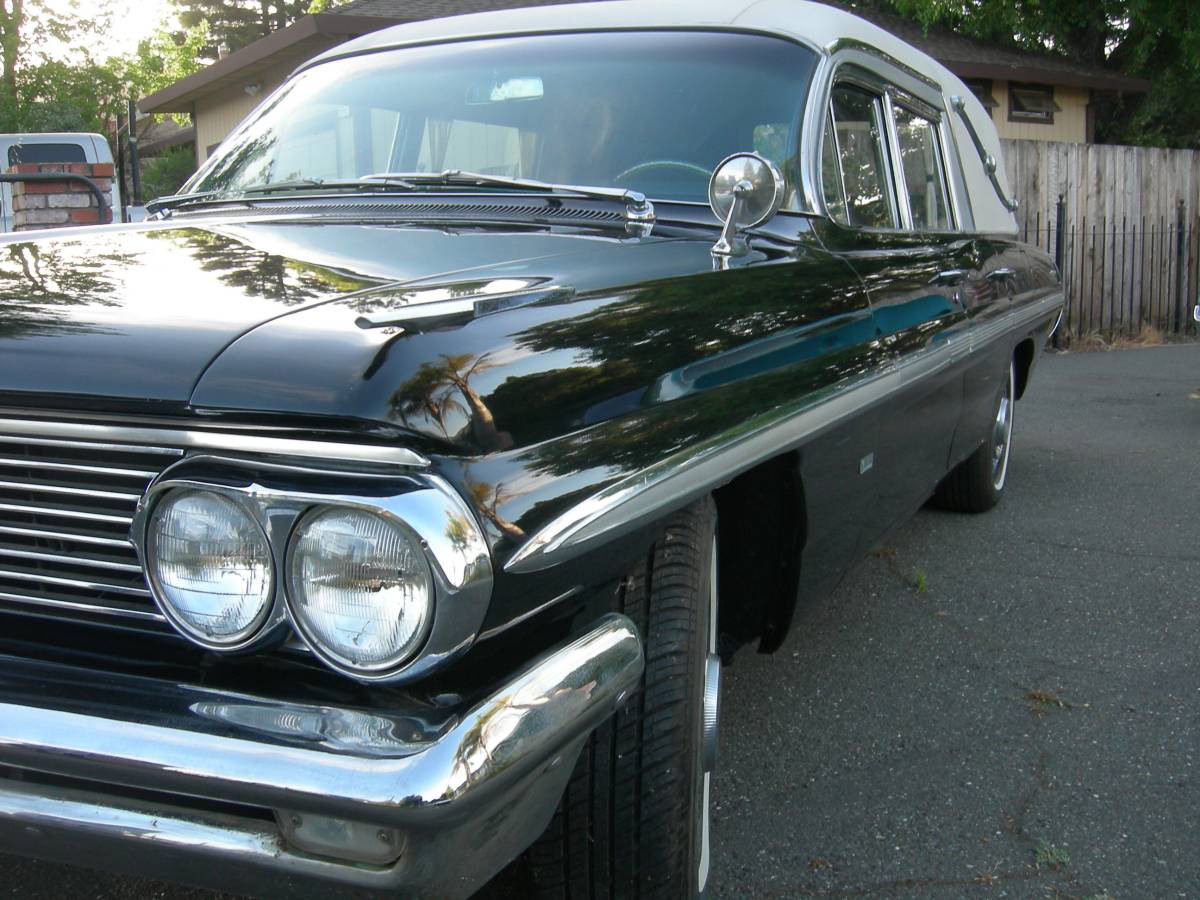 Pontiac Bonneville Hearse 1962 là 1 trong 10 chiếc được chế tạo trên toàn cầu - Ảnh 2.