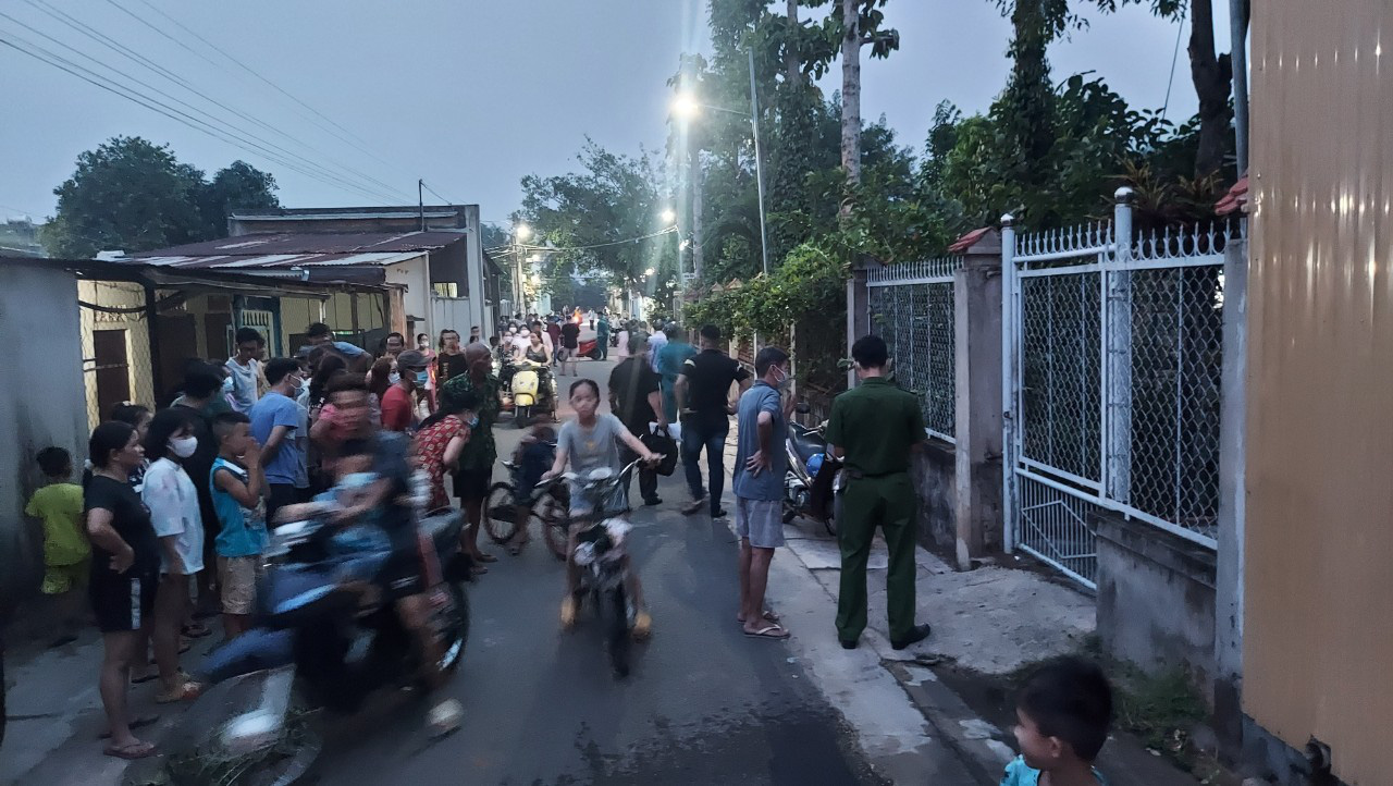 Phát hiện thi thể một thanh niên trong nhà khóa trái, bốc mùi nặng - Ảnh 1.