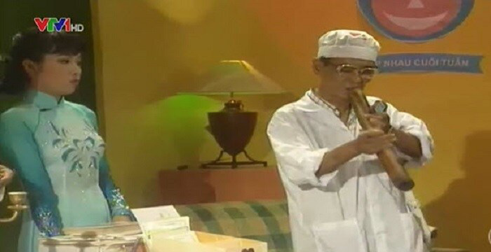 Hoàng Nhuận Cầm trong vai &quot;Bác sĩ Hoa Súng&quot; (chương trình Gặp nhau cuối tuần - VTV3).