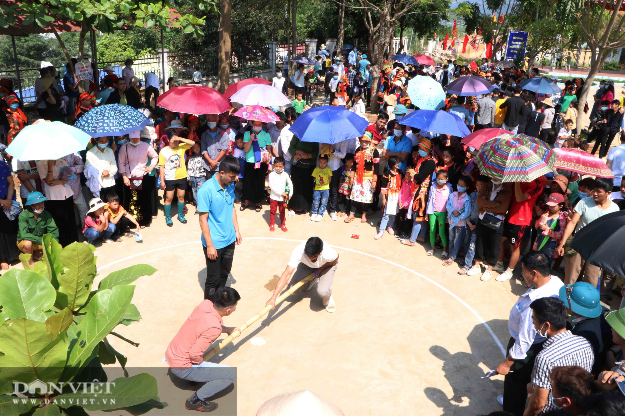Hàng ngàn người về tham dự Lễ hội Then Kin Pang ở Lai Châu - Ảnh 4.