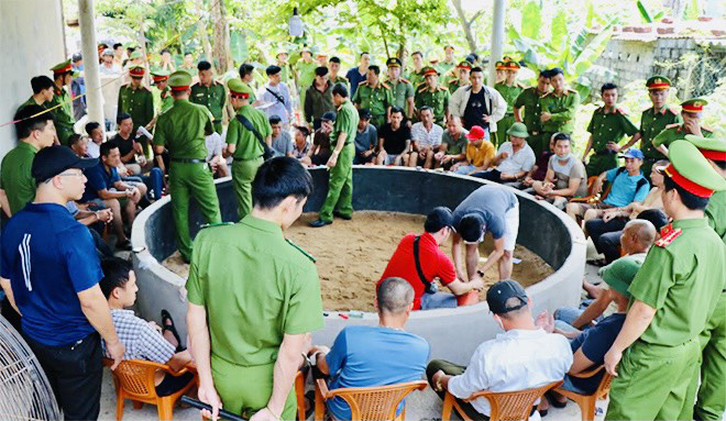 Sới gà núp bóng quán cafe ở Quảng Bình bị triệt phá - Ảnh 1.