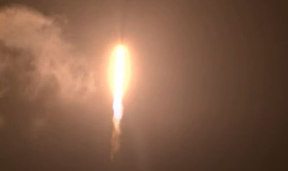 SpaceX phóng thành công tên lửa &quot;tái chế&quot; đưa các phi hành gia lên Trạm Vũ trụ - Ảnh 2.