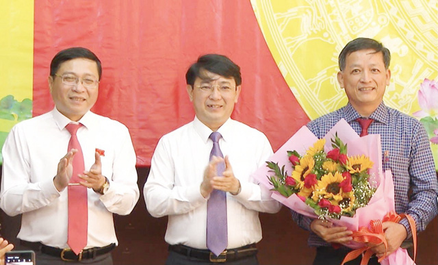 Quảng Ngãi:
Sau điều động 6 tháng, Giám đốc BQL dự án được bầu làm Phó Chủ tịch thành phố
 - Ảnh 1.