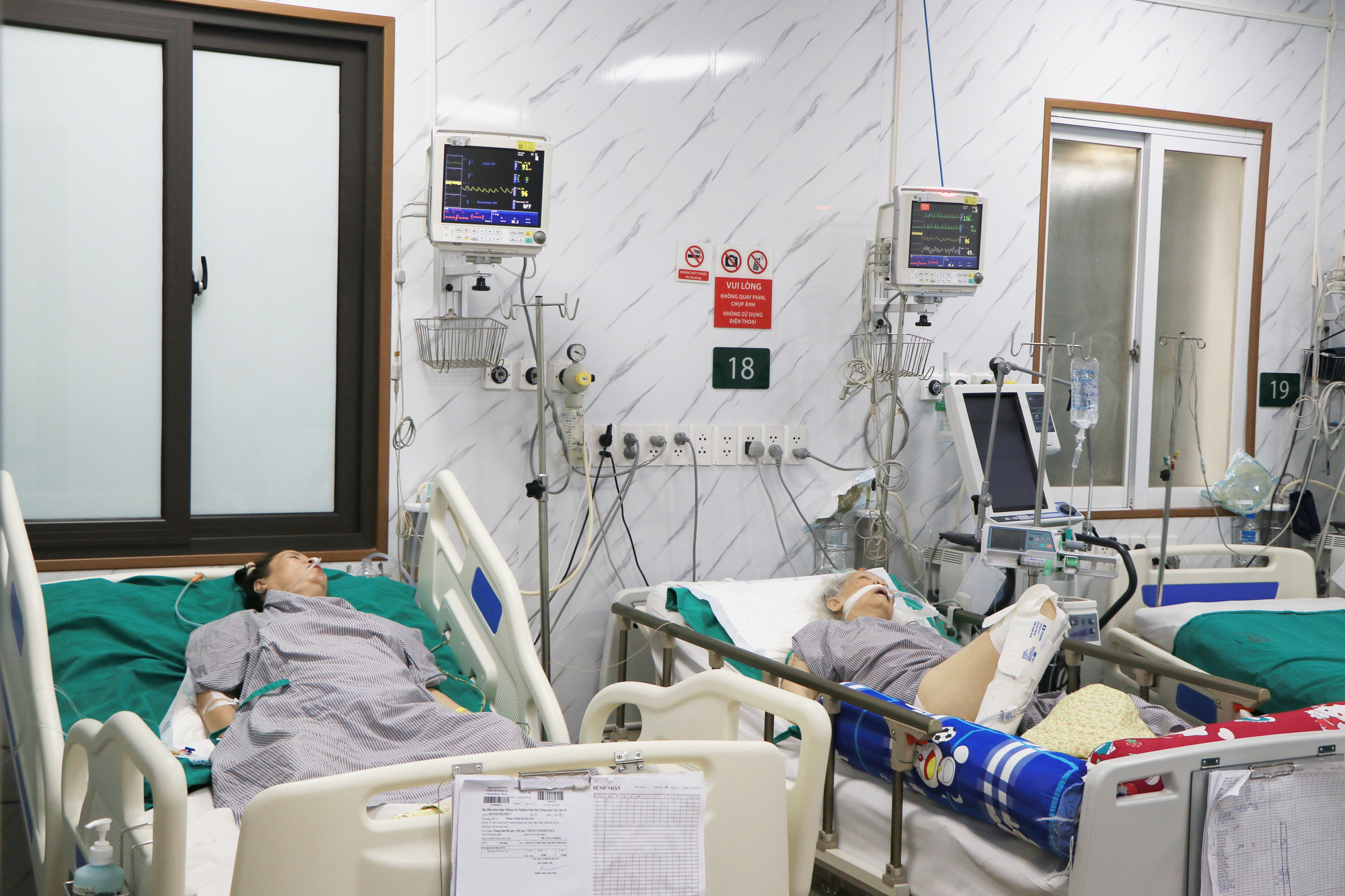 Những câu chuyện sinh tử phía sau phòng bệnh tại Trung tâm đột quỵ Bệnh viện Bạch Mai - Ảnh 9.