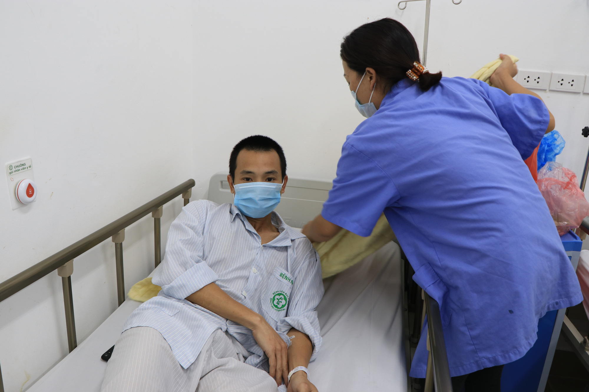 Những câu chuyện sinh tử phía sau phòng bệnh tại Trung tâm đột quỵ Bệnh viện Bạch Mai - Ảnh 5.