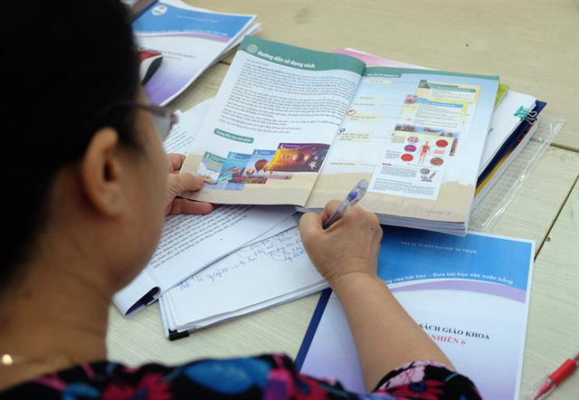 Hà Nội: Đã phê duyệt danh mục sách giáo khoa lớp 2, lớp 6 mới cho năm học 2021-2022 - Ảnh 1.
