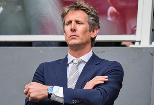 Van der Sar có thể trở lại M.U.