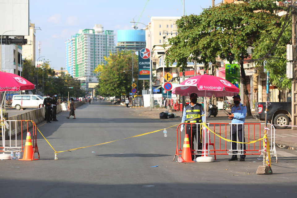 Cảnh chợ hiu hắt những ngày phong tỏa ở Phnom Penh - Ảnh 10.