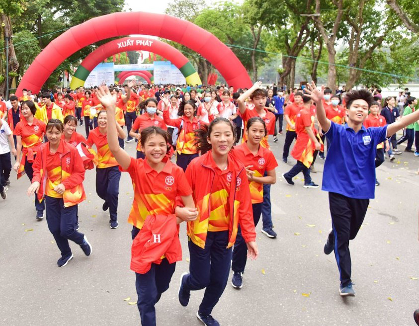 NSND Công Lý tươi rói trong Ngày chạy Olympic vì sức khỏe toàn dân - Ảnh 1.