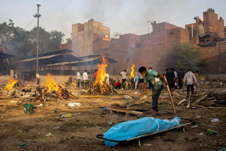 Video: Hỏa thiêu tập thể, Covid đang biến Ấn Độ trở thành “địa ngục trần gian” - Ảnh 5.