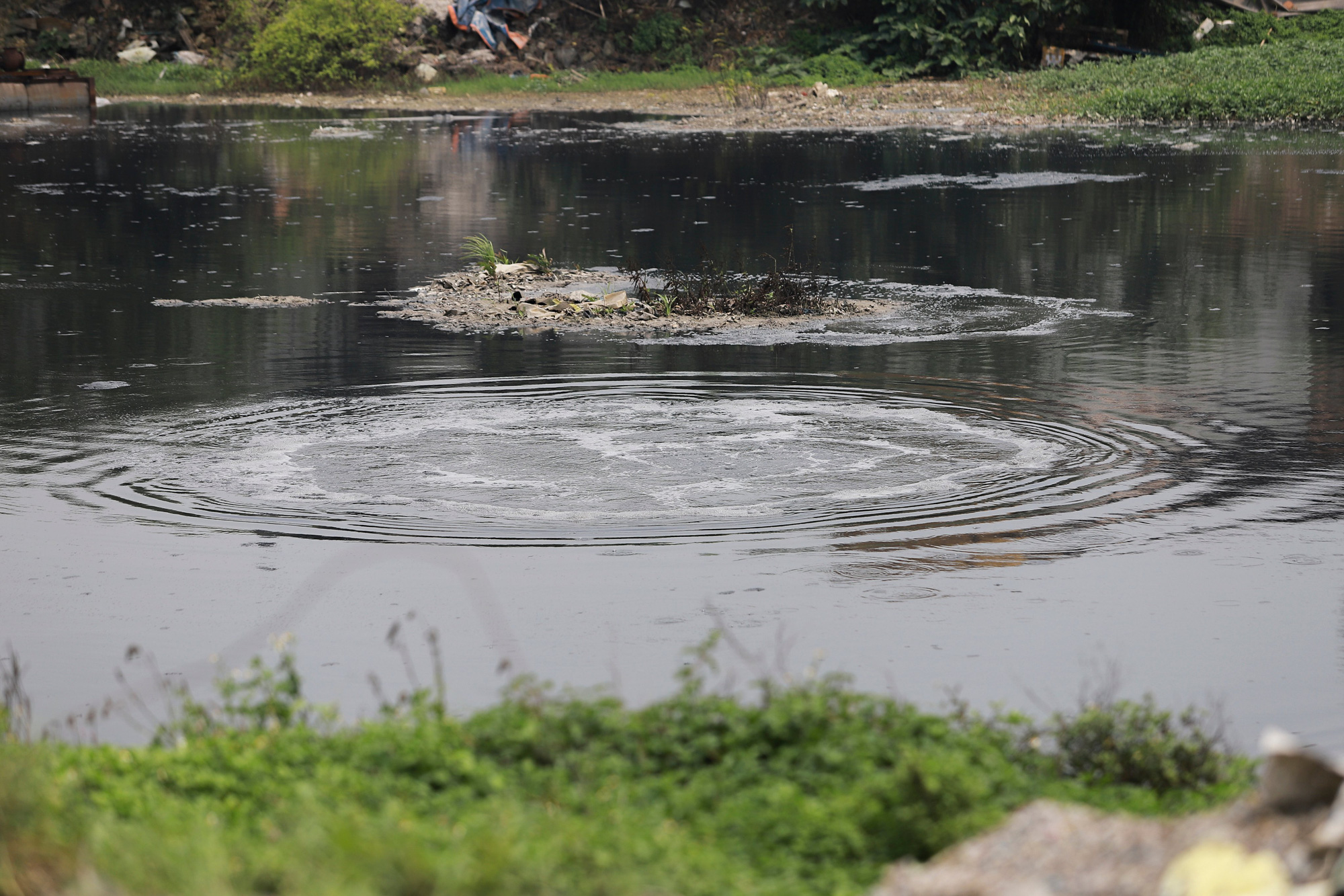 Ô nhiễm tại làng giấy Phong Khê: Người dân Bắc Giang bức xúc vì nước sông Cầu tiếp tục bị ô nhiễm - Ảnh 3.