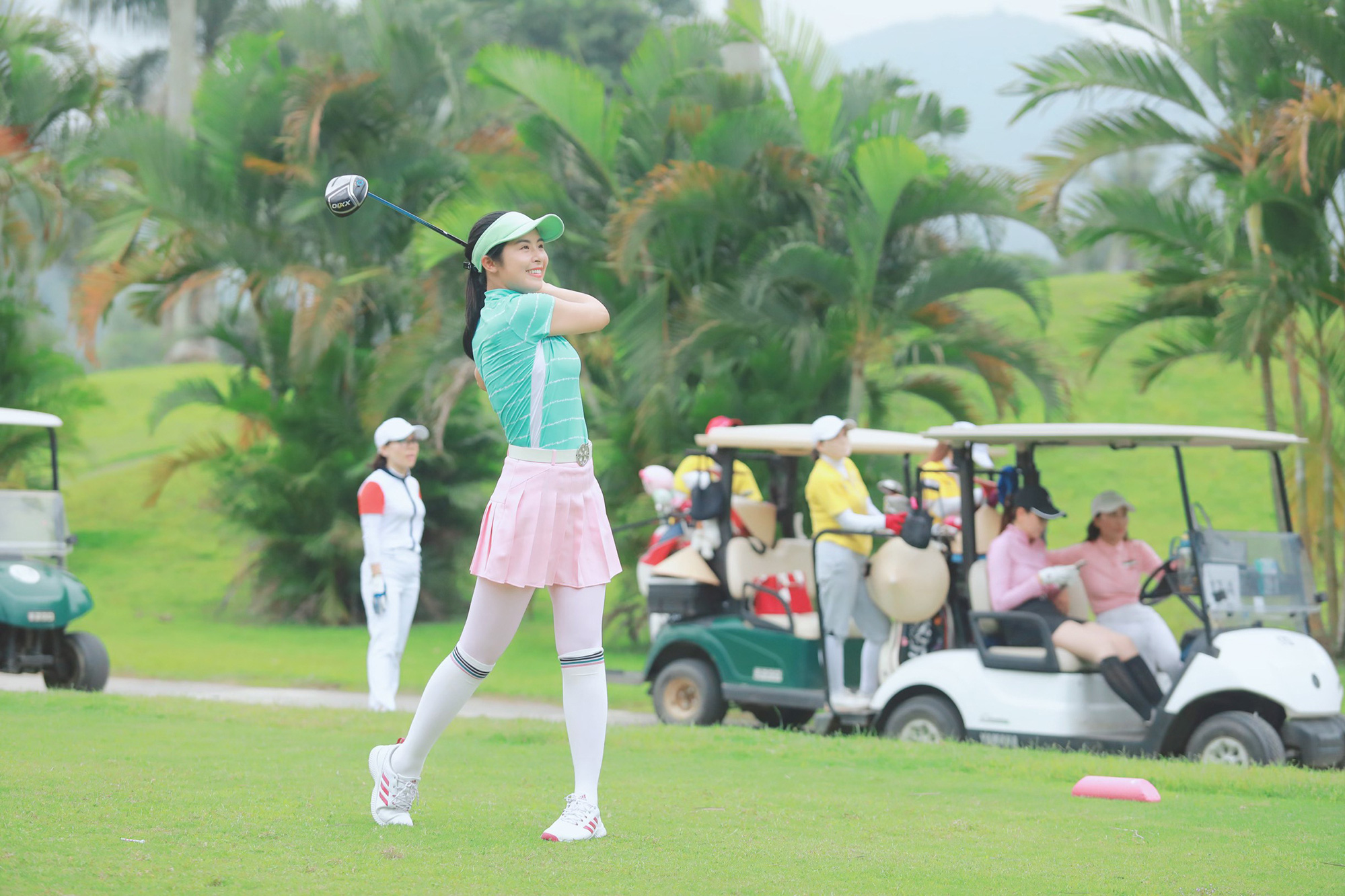 Hoa hậu Ngọc Hân tiếc nuối vì &quot;hụt&quot; giải thưởng lớn trong cuộc thi golf - Ảnh 3.