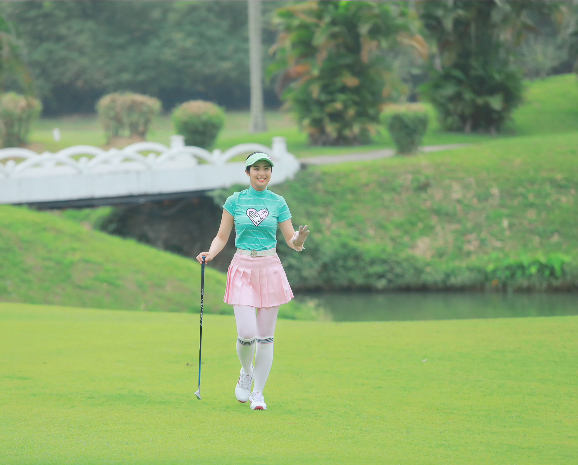 Hoa hậu Ngọc Hân tiếc nuối vì &quot;hụt&quot; giải thưởng lớn trong cuộc thi golf - Ảnh 4.