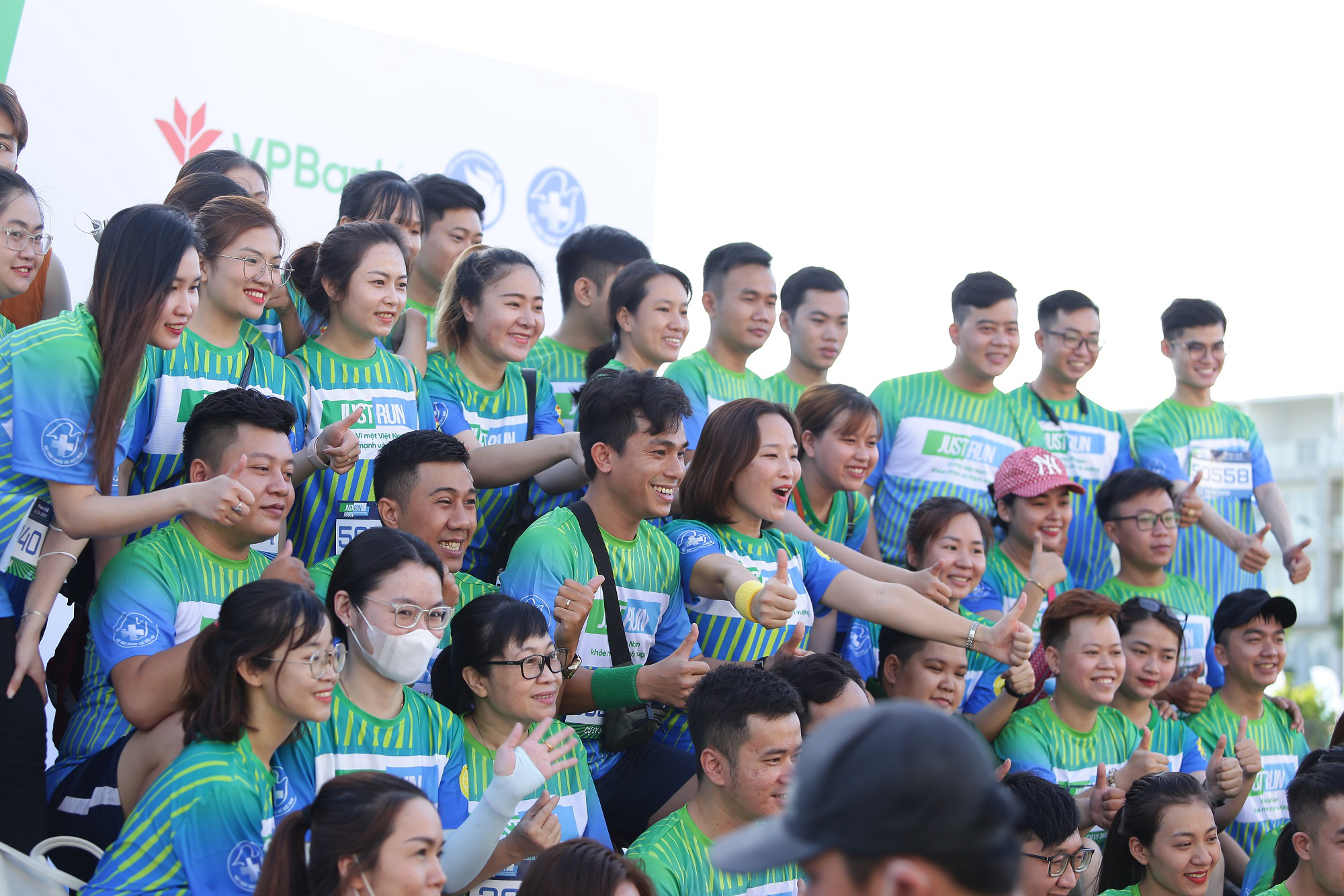 Giải chạy &quot;Just Run - Vì một Việt Nam khỏe mạnh và thịnh vượng&quot;: 2000 người chứng kiến ra mắt Phòng khám container miễn phí - Ảnh 4.