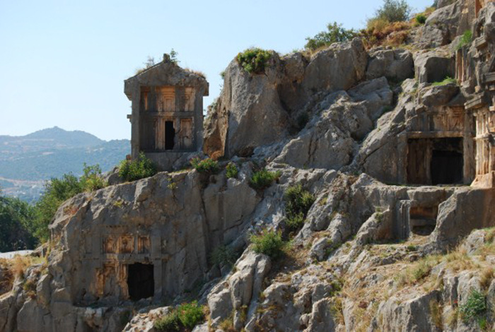 Điểm đến nổi tiếng Thổ Nhĩ Kỳ với hai nghĩa địa mộ đá cổ độc lạ - Ảnh 6.