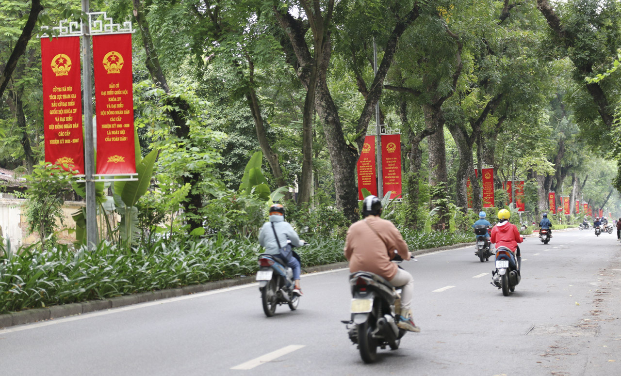 Bầu cử ở Hà Nội: &quot;5 năm mới có một lần nên tôi hiểu mức độ quan trọng của lá phiếu&quot; - Ảnh 1.