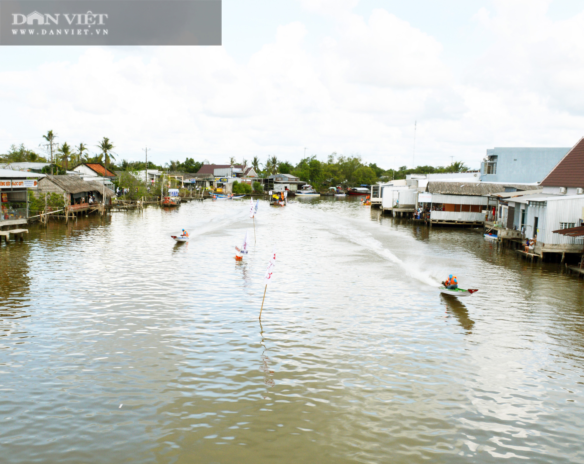 Hàng chục ngàn khán giả dõi theo các VĐV “lướt như bay” ở giải đua vỏ lãi Composite - Ảnh 6.