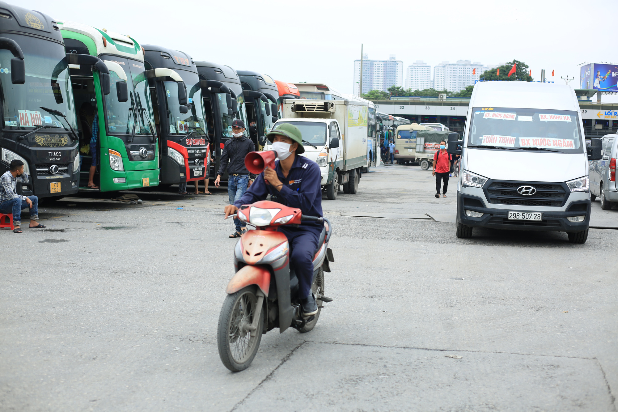 Bến xe tại Hà Nội sẽ đình tài nếu nhà xe nếu lơ là phòng chống dịch dịp nghỉ lễ 30/4-1/5 - Ảnh 8.