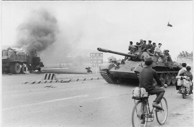Photo Nhìn lại những hình ảnh hào hùng của ngày 3041975  Chính trị   Vietnam VietnamPlus