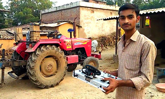 Mày mò trên Internet, trai trẻ 19 tuổi chế tạo máy kéo nông nghiệp điều khiển từ xa khiến cả làng sửng sốt - Ảnh 1.