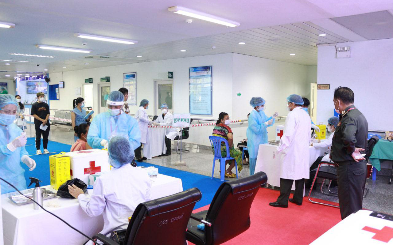 Bệnh viện Chợ Rẫy Phnom Penh kiên cường giữa tâm dịch Covid-19