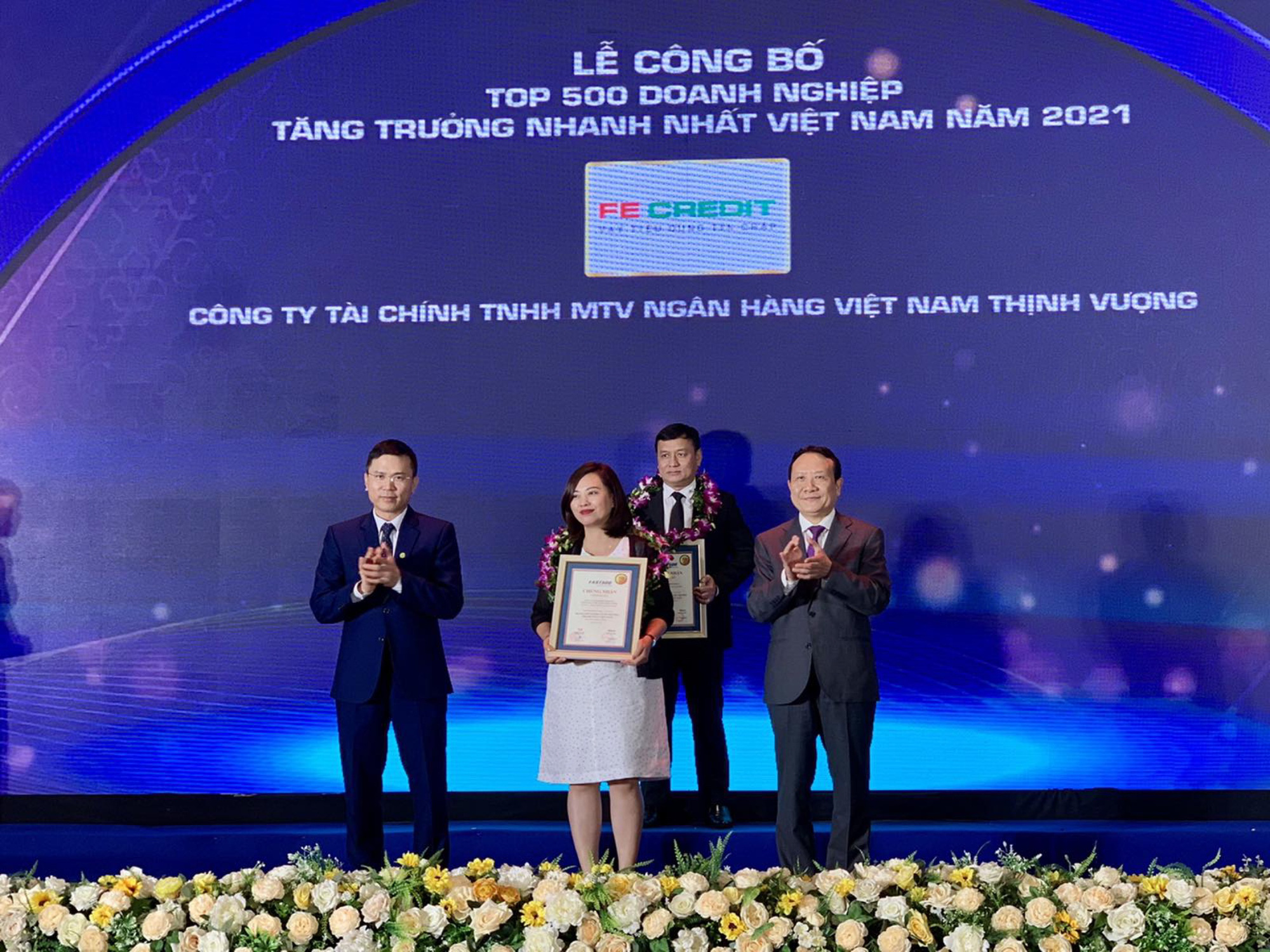 FE CREDIT được vinh danh Top 500 doanh nghiệp tăng trưởng nhanh nhất Việt Nam     - Ảnh 1.