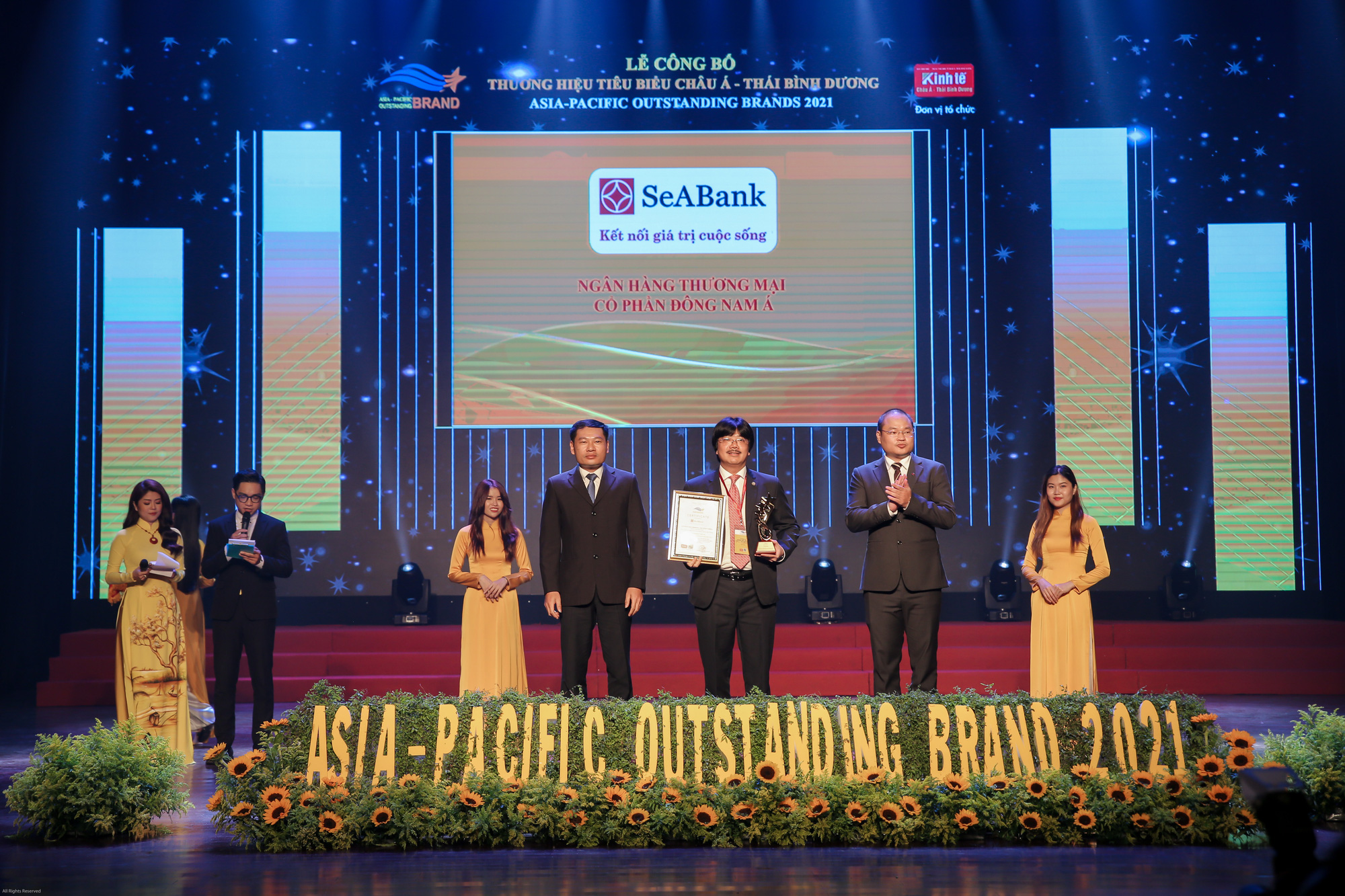 SeABank được vinh danh trong &quot;Top 50 doanh nghiệp tăng trưởng xuất sắc nhất Việt Nam&quot; - Ảnh 1.