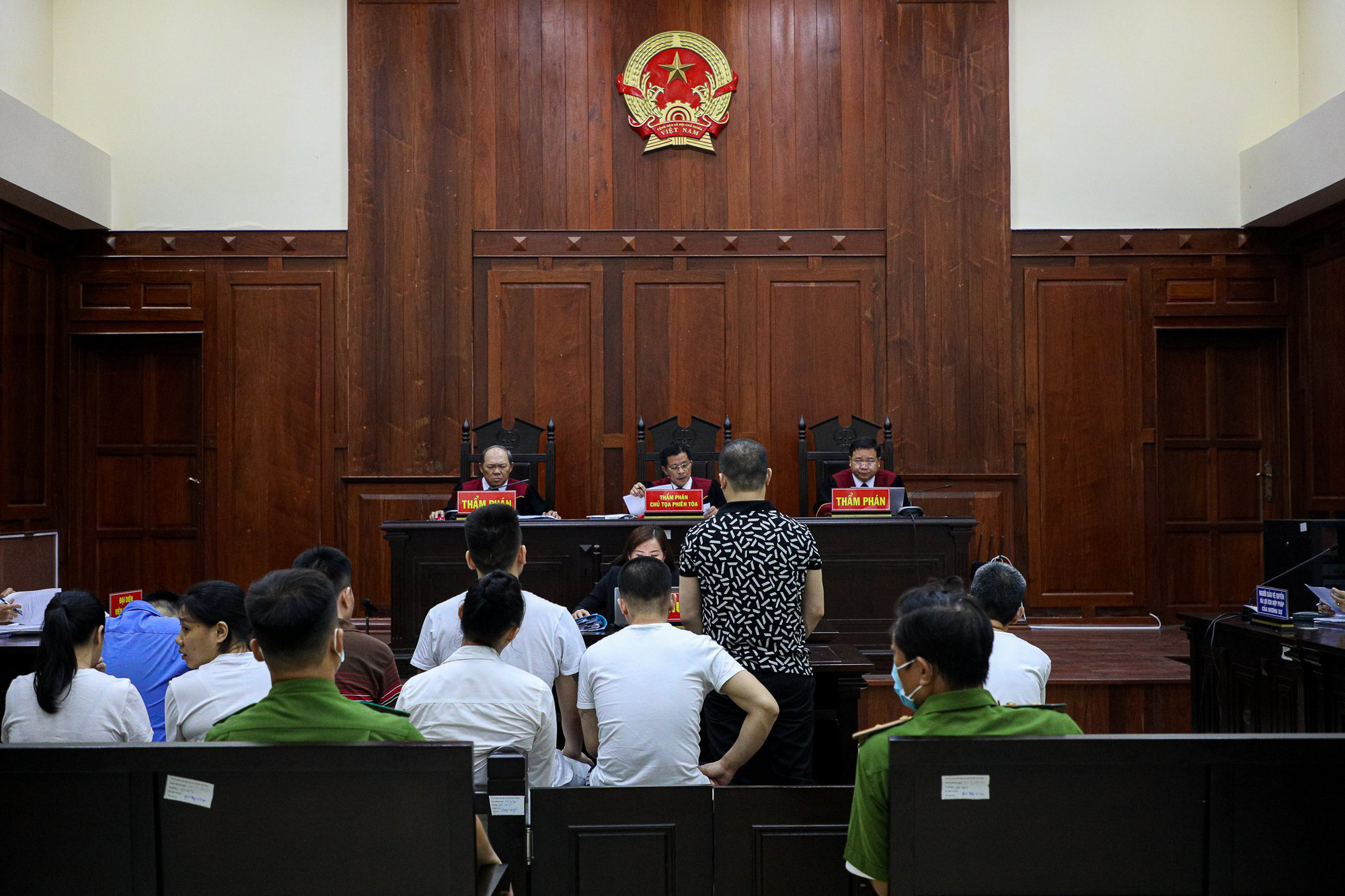 Y án tử hình Văn Kính Dương, phạt Ngọc Miu 16 năm tù - Ảnh 1.