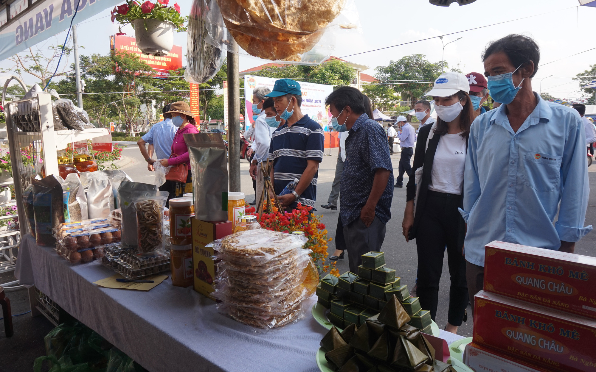 Đà Nẵng: Sản phẩm OCOP, rau sạch, củ, quả tươi ngon hút hàng tại Phiên chợ nông sản năm 2021