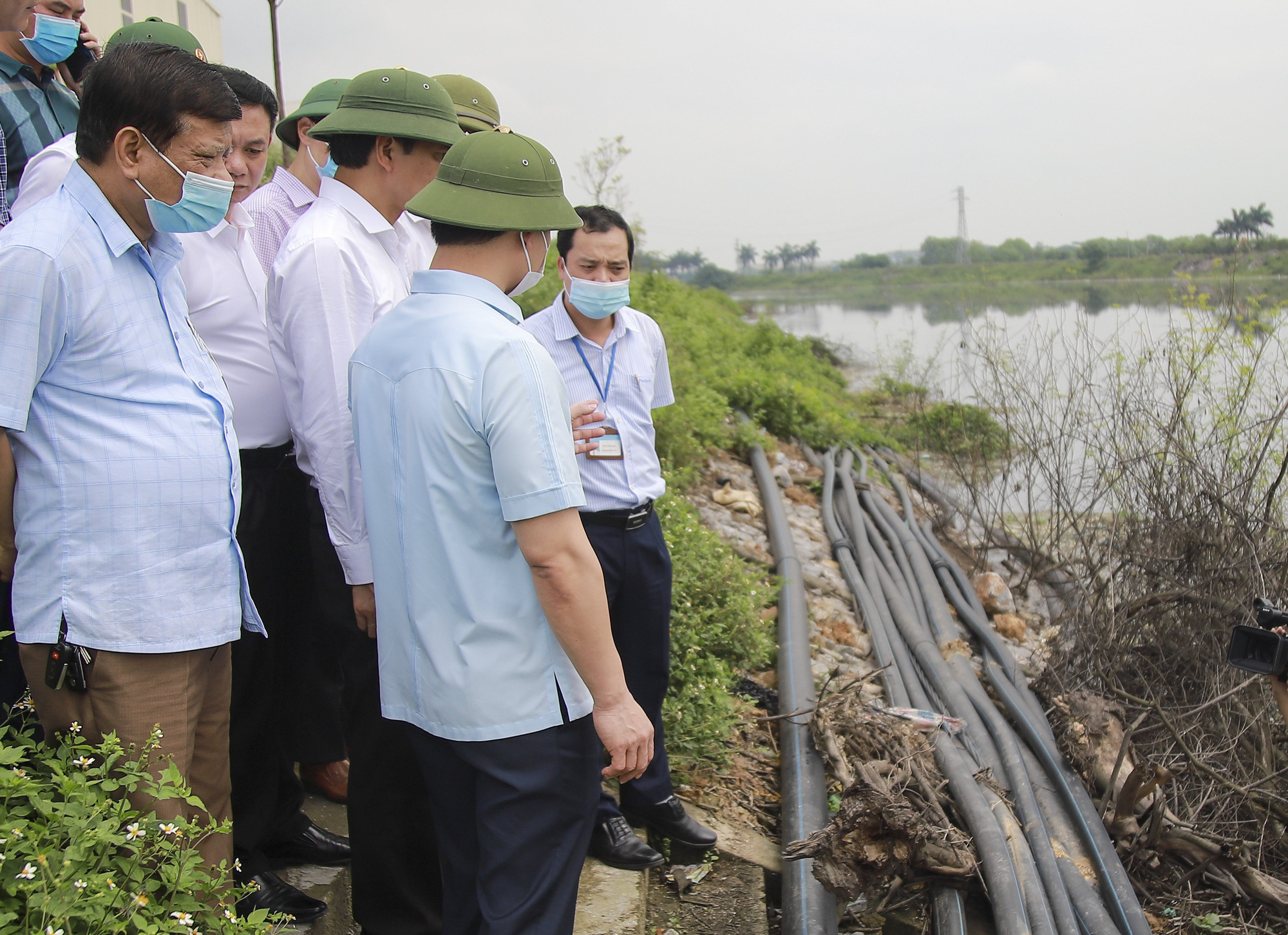 Bắc Ninh: Xử lý hình sự các trường hợp chống đối, gây ô nhiễm môi trường kinh hoàng ở làng giấy Phong Khê - Ảnh 1.