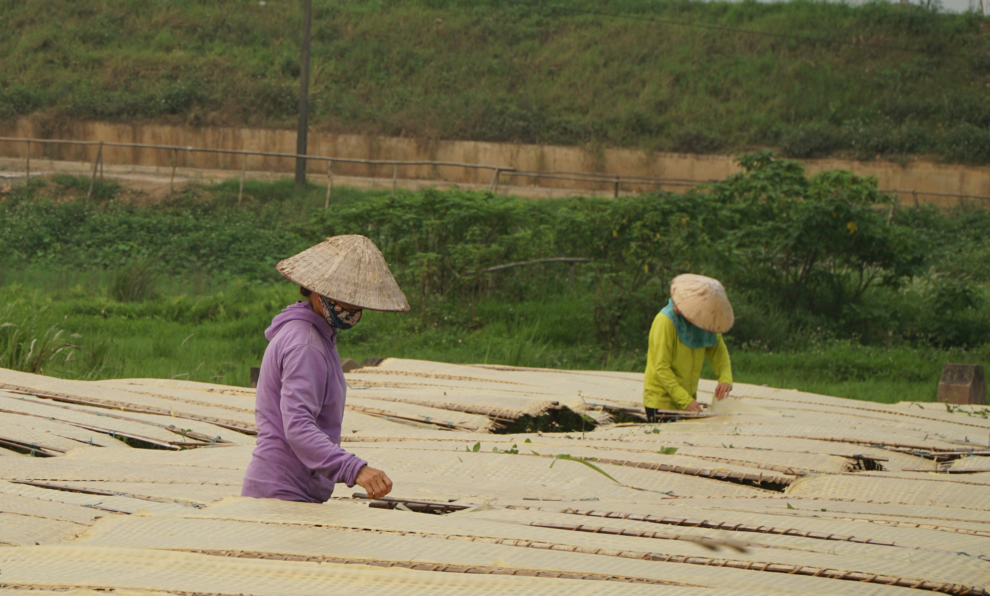 Cận cảnh tình trạng ô nhiễm khủng khiếp tại Hoài Đức, Hà Nội - Ảnh 10.