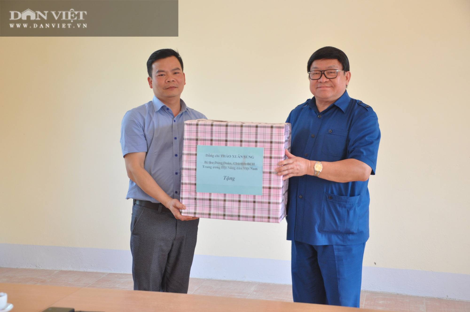 Chủ tịch Hội Nông dân Việt Nam thăm, tặng quà cho giáo viên, học sinh vùng cao Lào Cai - Ảnh 6.