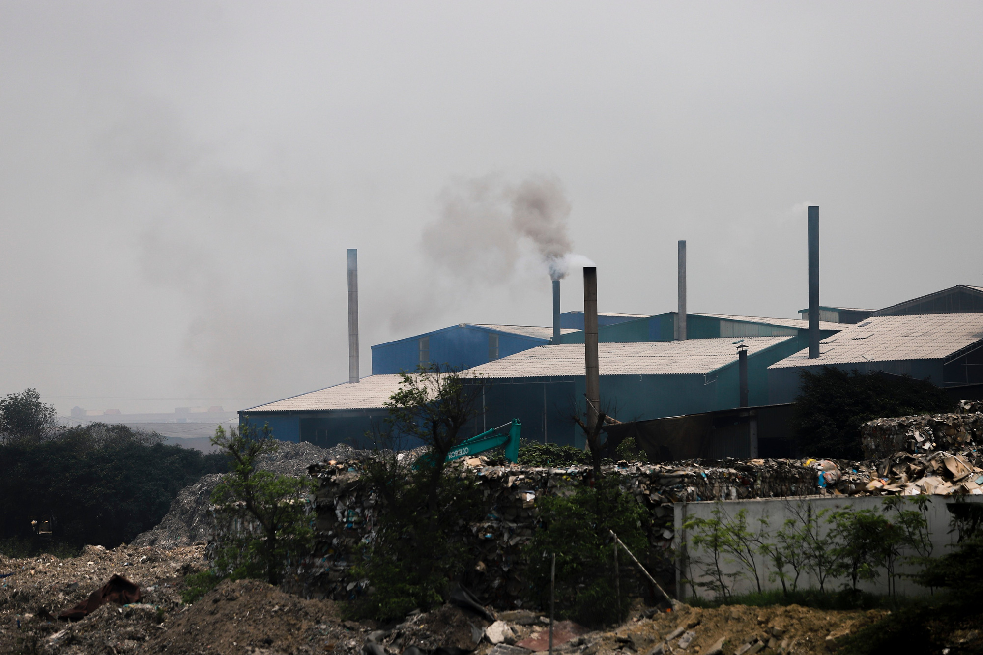 Bắc Ninh: Xử lý hình sự các trường hợp chống đối, gây ô nhiễm môi trường kinh hoàng ở làng giấy Phong Khê - Ảnh 2.