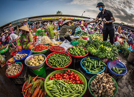 Hậu Giang: Bất ngờ khi bật đèn đi chợ &quot;chồm hổm&quot; độc đáo ở miền Tây sông nước - Ảnh 5.