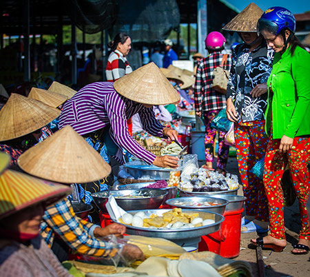 Hậu Giang: Bất ngờ khi bật đèn đi chợ &quot;chồm hổm&quot; độc đáo ở miền Tây sông nước - Ảnh 6.