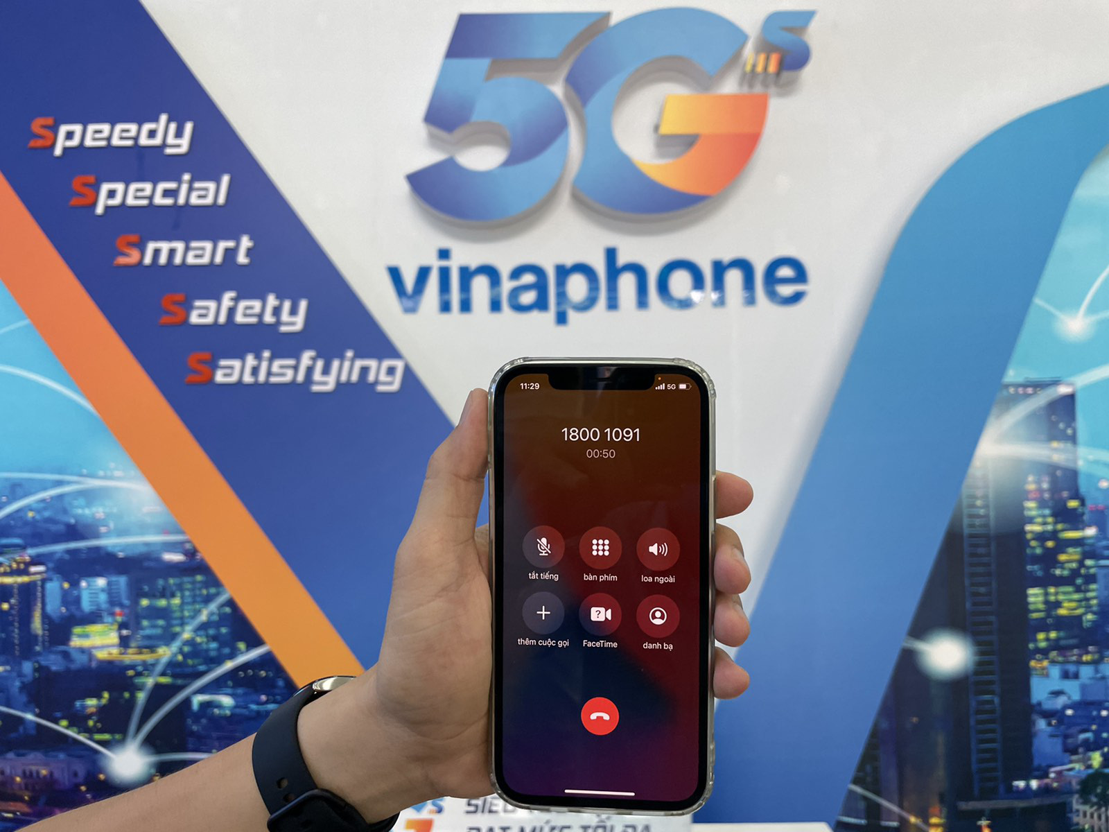 iPhone can already use VinaPhone's 5G and VoLTE services - Photo 1.
