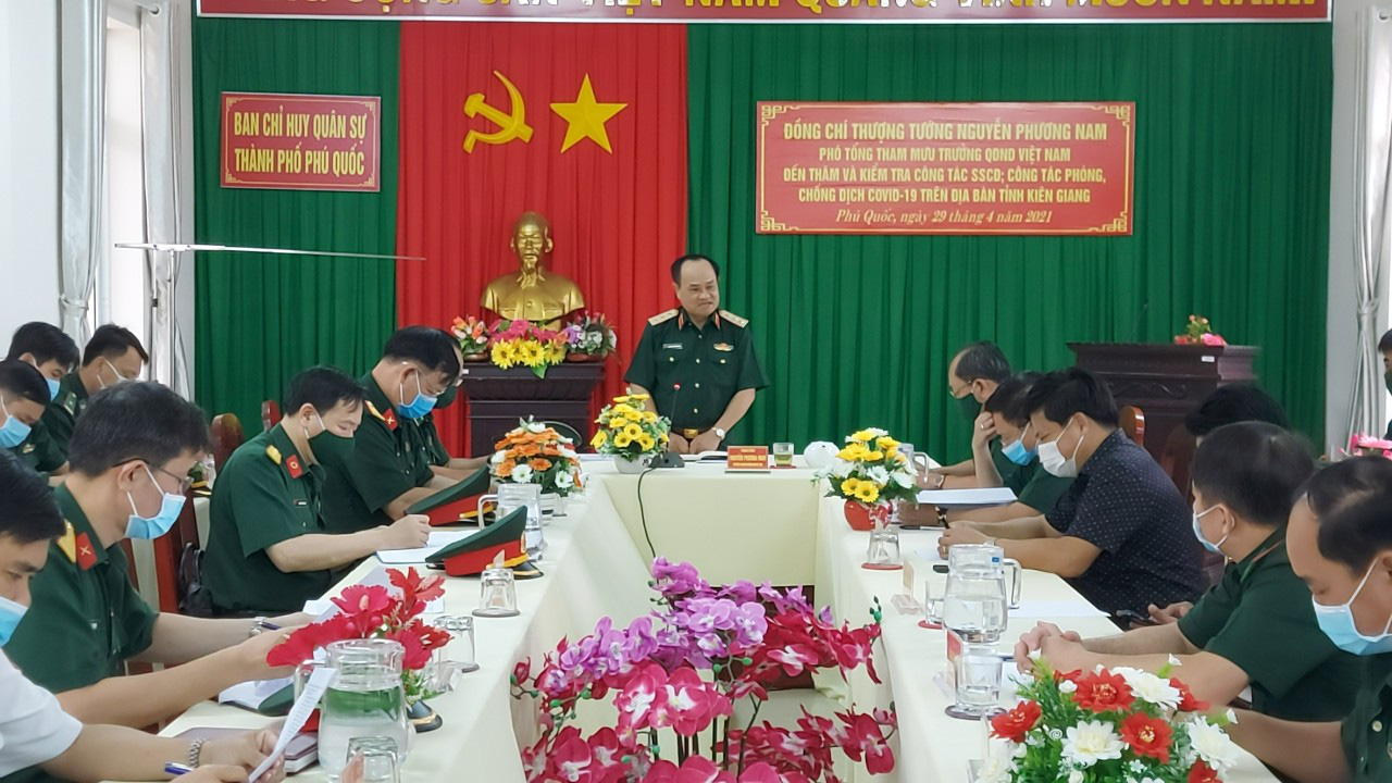 Kiên Giang:  Phó Tổng Tham mưu trưởng QĐND Việt Nam thăm và kiểm tra công tác phòng chống Covid- 19 tại Phú Quốc - Ảnh 1.