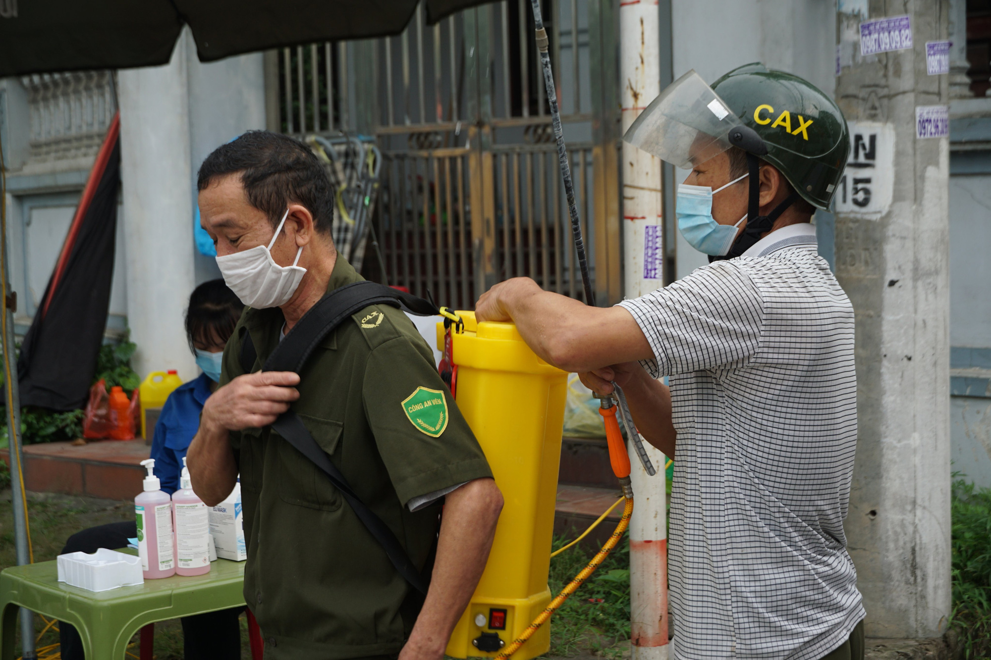Phó Chủ tịch Hà Nội: “Lãnh đạo CDC phải tham dự đủ các cuộc họp BCĐ, lúc nước sôi lửa bỏng gọi điện không được” - Ảnh 2.