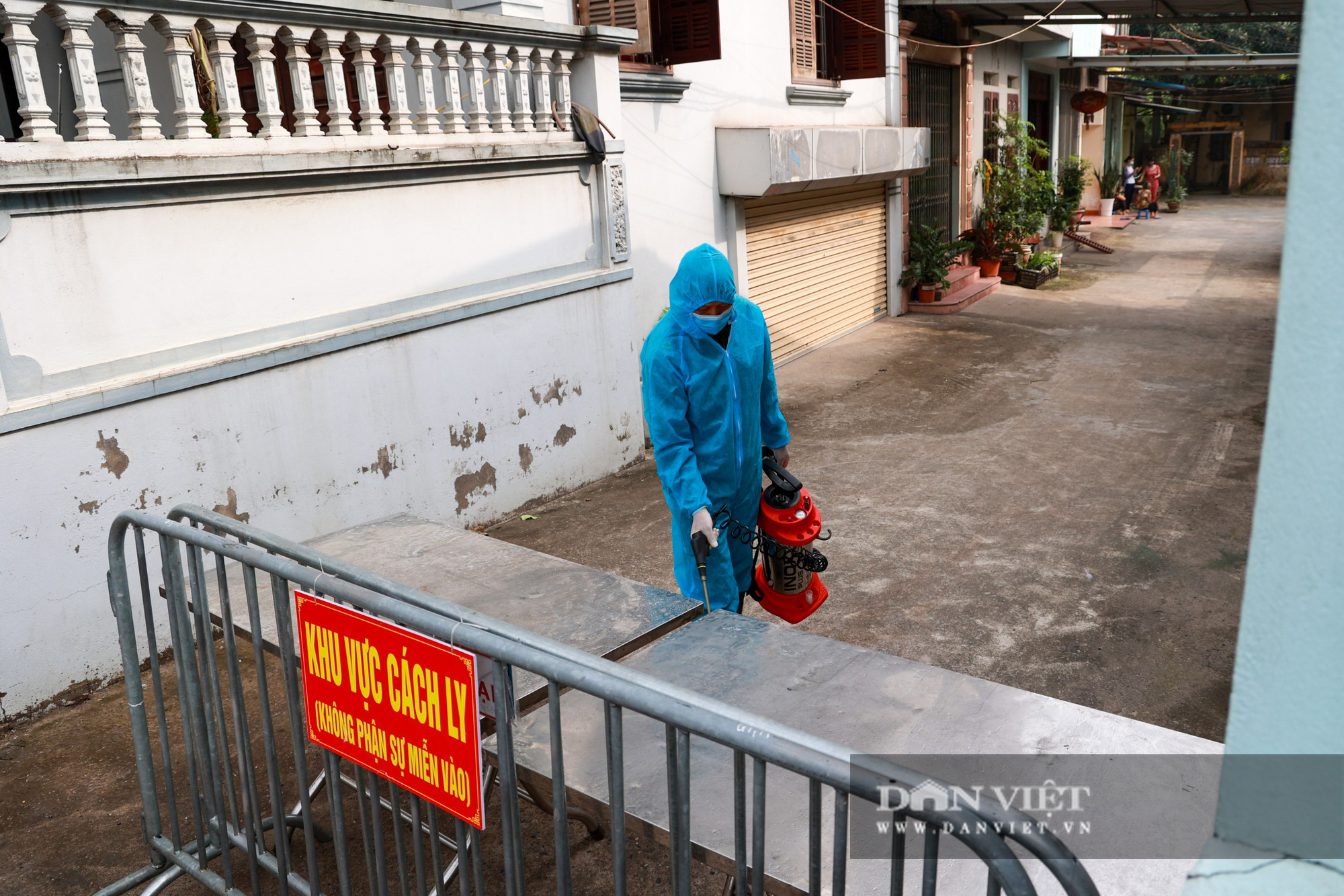 Hà Nội: Phó Chủ tịch TP thị sát khu cách ly nơi có ca nhiễm Covid 19 ở Đông Anh - Ảnh 4.