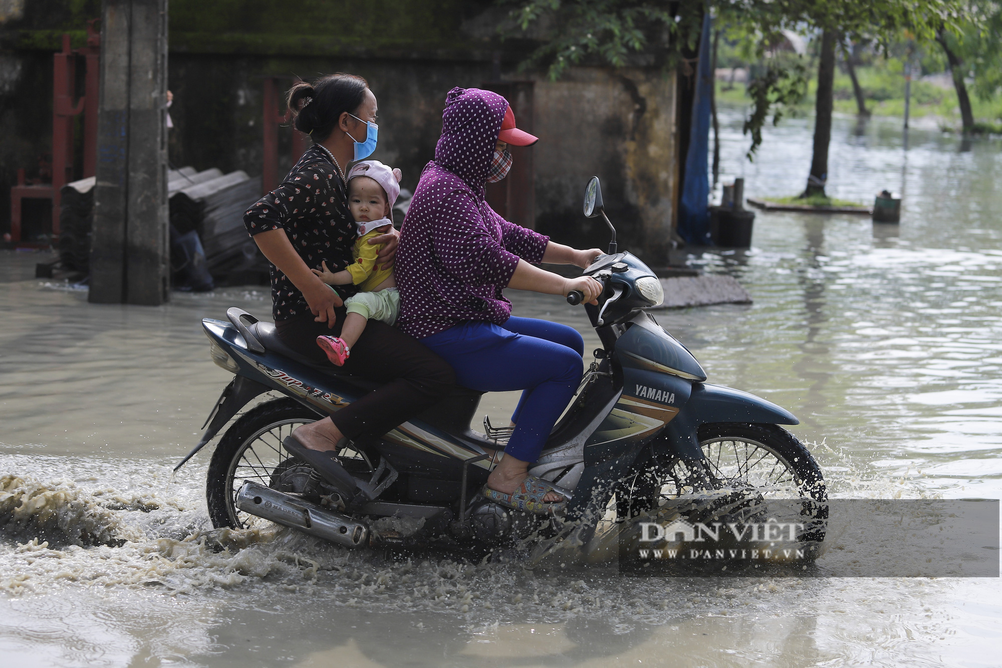 Phong Khê: Cuộc sống người dân đảo lộn vì tuyến đường ngập nước thải - Ảnh 6.