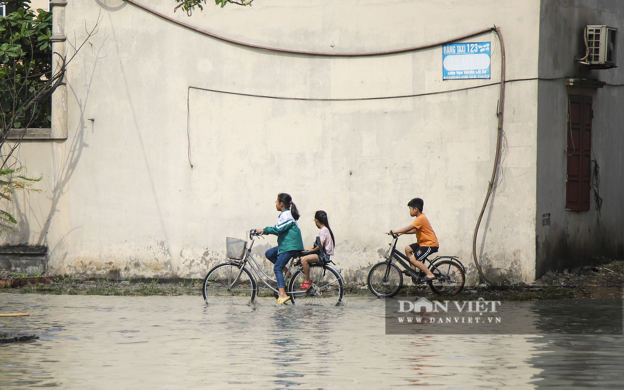 Phong Khê: Cuộc sống người dân đảo lộn vì tuyến đường ngập nước thải - Ảnh 10.
