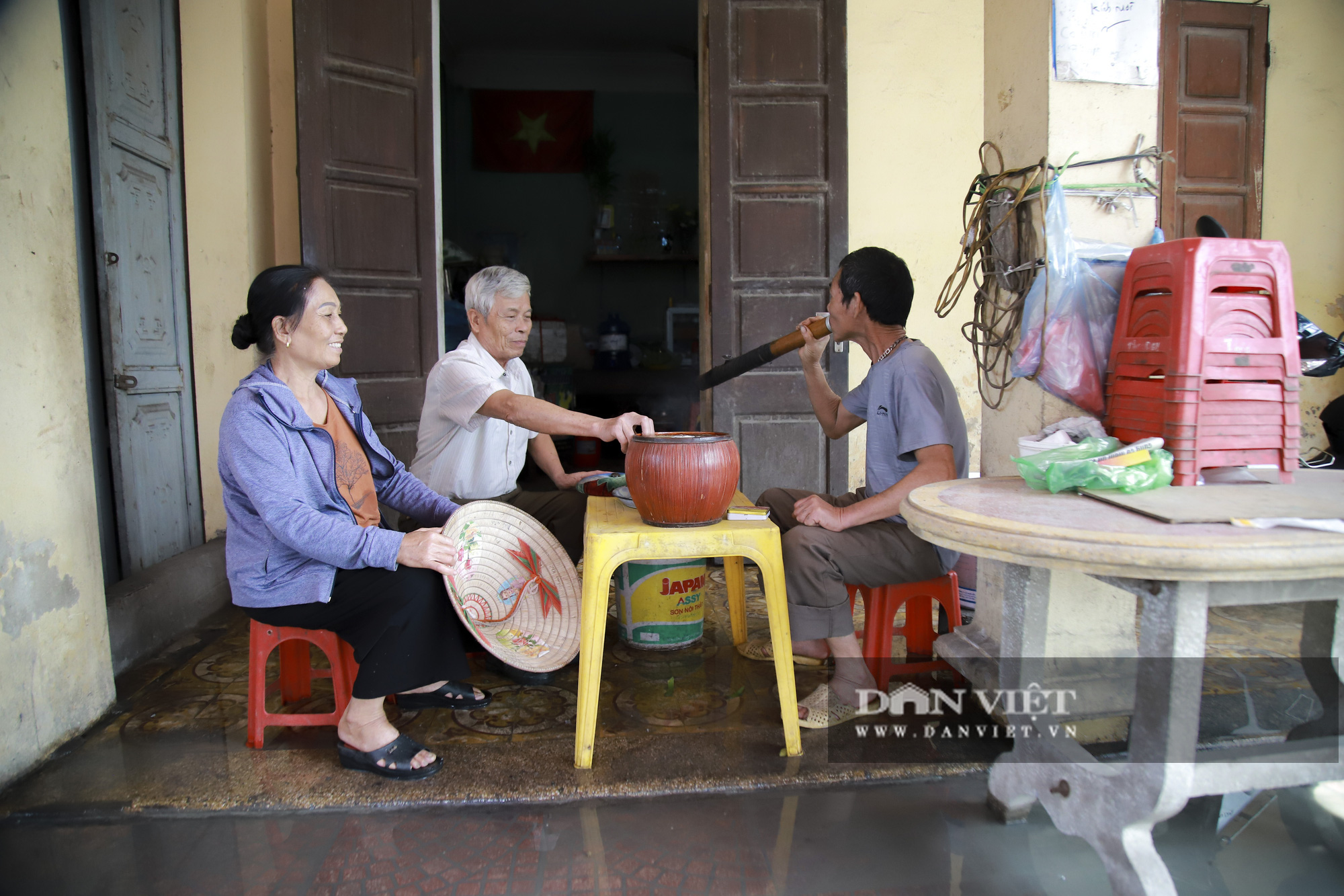 Phong Khê: Cuộc sống người dân đảo lộn vì tuyến đường ngập nước thải - Ảnh 9.