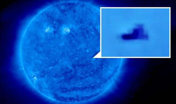 'Tam giác đen' vô tình được phát hiện gần Mặt trời - Ảnh 1.