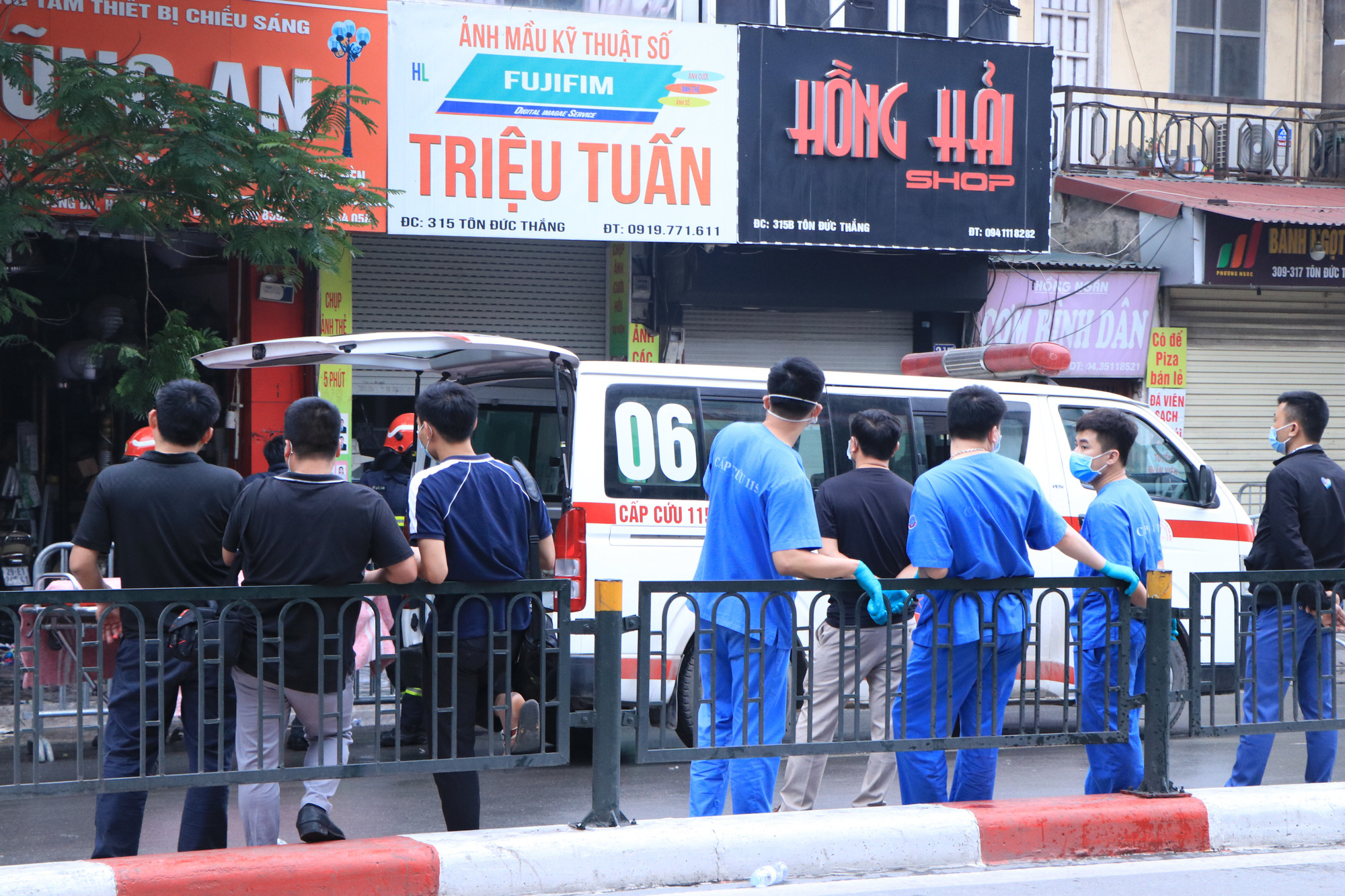 Vụ cháy 4 người tử vong ở Hà Nội: Chủ tịch Chu Ngọc Anh chỉ đạo điều tra làm rõ nguyên nhân - Ảnh 1.